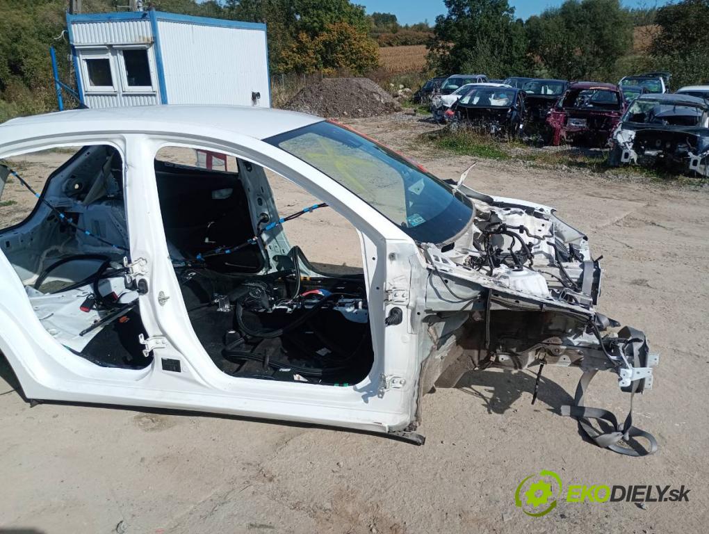 MAZDA 2 DL liftback 2018 66 kW 1.5 SKYACTIV-G 1496 karoséria ČTVRŤÁK: Blatník prah strecha PODŁUŻNICA