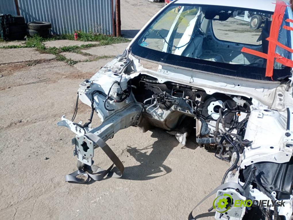 MAZDA 2 DL liftback 2018 66 kW 1.5 SKYACTIV-G 1496 karoséria ČTVRŤÁK: Blatník prah strecha PODŁUŻNICA