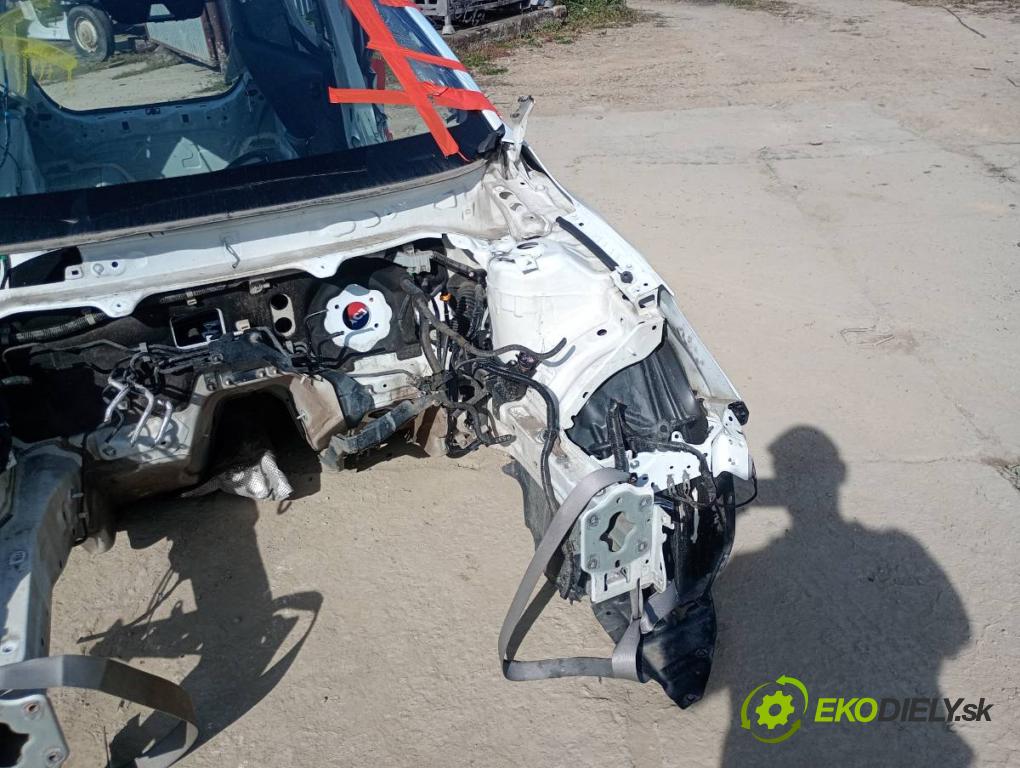 MAZDA 2 DL liftback 2018 66 kW 1.5 SKYACTIV-G 1496 karoséria ČTVRŤÁK: Blatník prah strecha PODŁUŻNICA