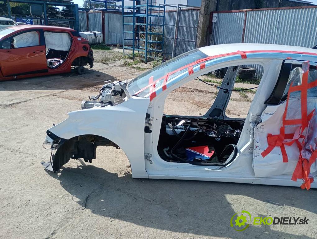 MAZDA 2 DL liftback 2018 66 kW 1.5 SKYACTIV-G 1496 karoséria ČTVRŤÁK: Blatník prah strecha PODŁUŻNICA