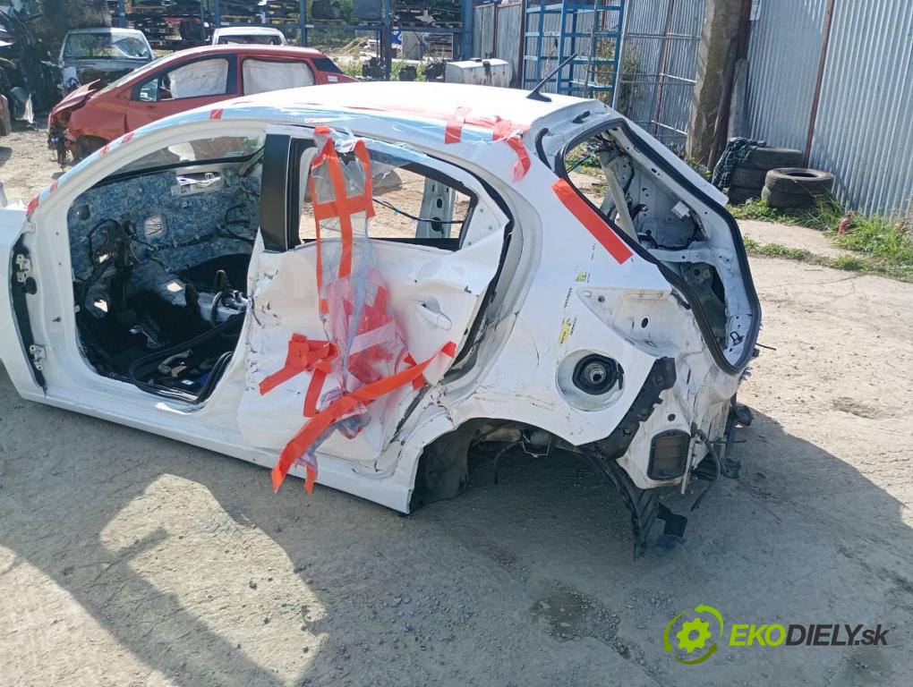 MAZDA 2 DL liftback 2018 66 kW 1.5 SKYACTIV-G 1496 karoséria ČTVRŤÁK: Blatník prah strecha PODŁUŻNICA