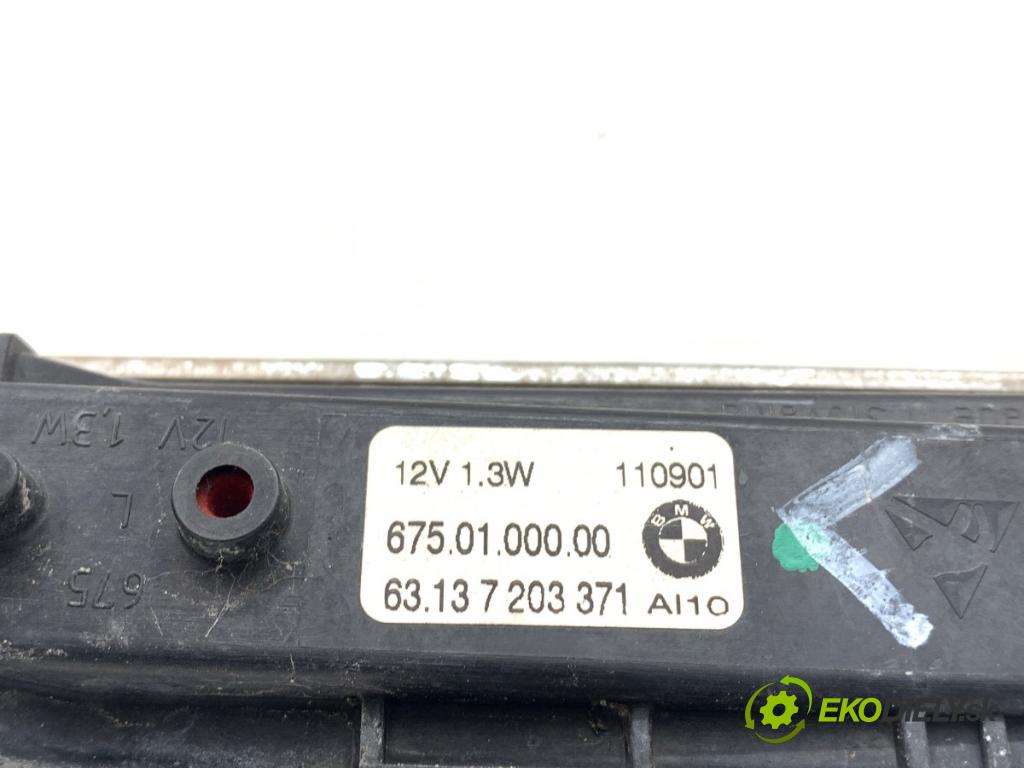 BMW F01 sedan 2010 240 kW 740 i, Li 2979 směrovka levý přední část 7203371 (Klika dveří ostatní)