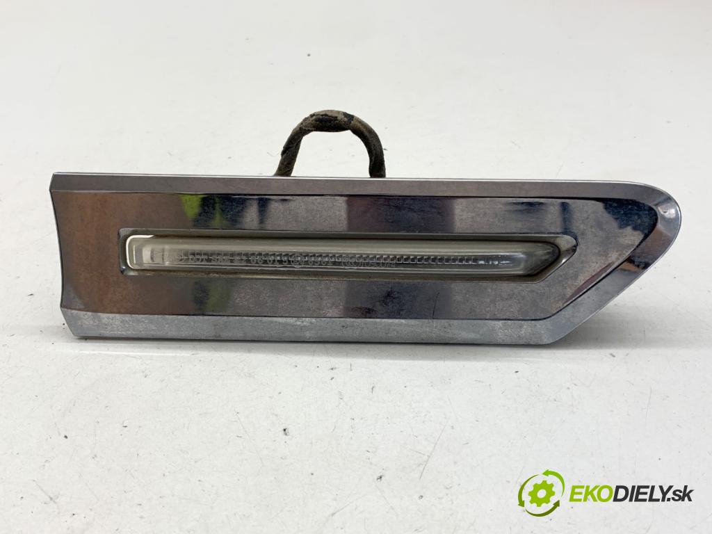 BMW F01 sedan 2010 240 kW 740 i, Li 2979 směrovka pravý přední část 7203372 (Klika dveří ostatní)