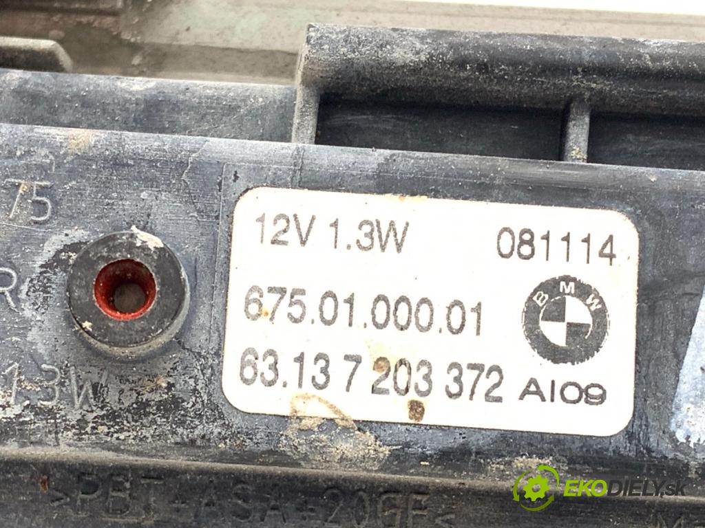BMW F01 sedan 2010 240 kW 740 i, Li 2979 směrovka pravý přední část 7203372 (Klika dveří ostatní)