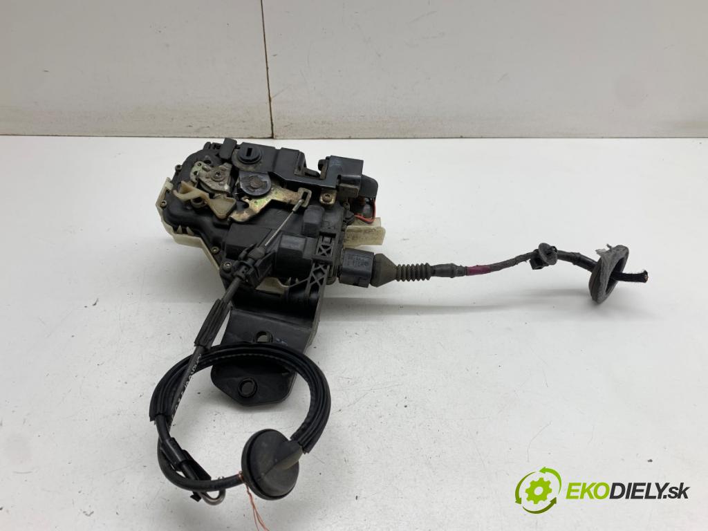 VW PASSAT B5 Kombi 1999 132 kW 2.8 V6 2771 zámok dveře pravý zadní část 3B4839016A