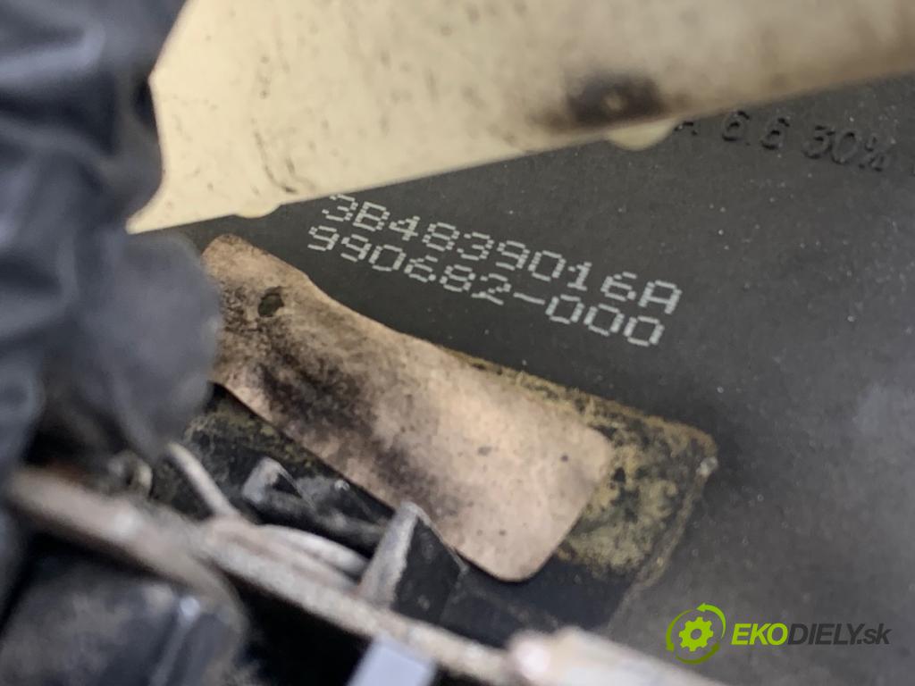 VW PASSAT B5 Kombi 1999 132 kW 2.8 V6 2771 zámok dveře pravý zadní část 3B4839016A