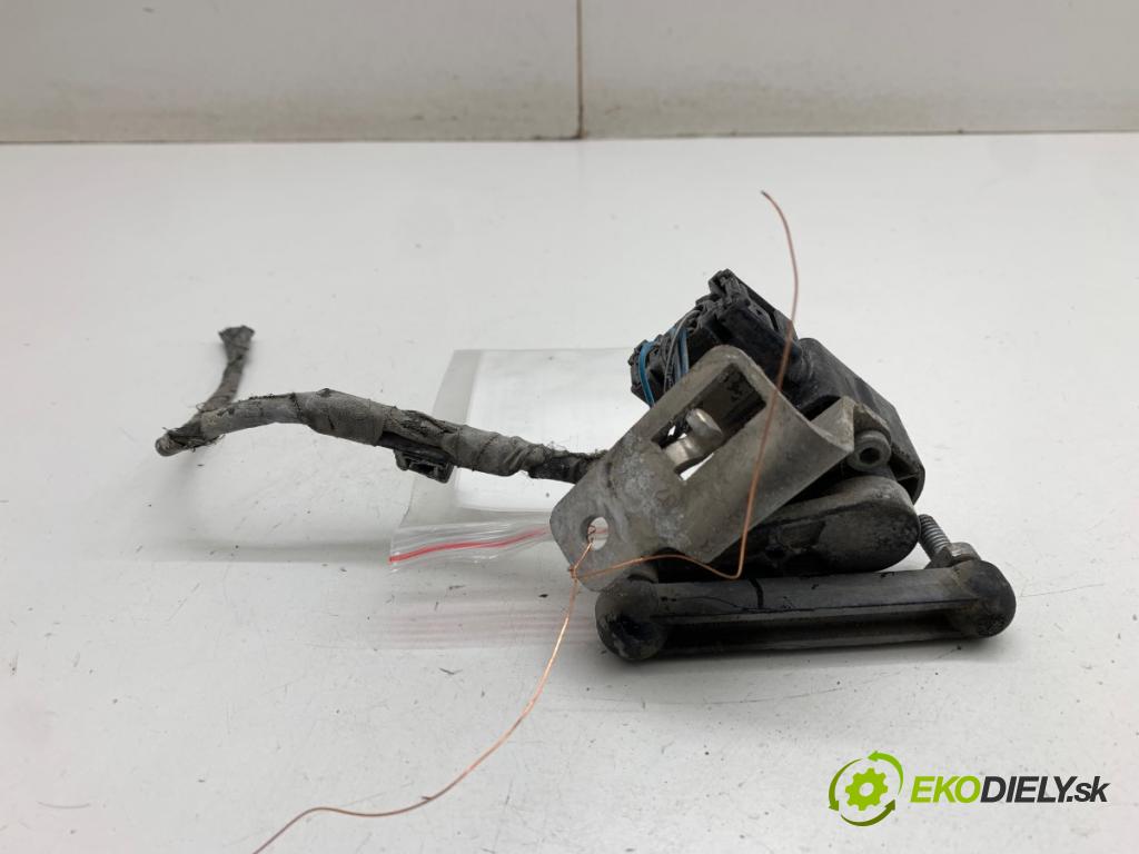 BMW F01 sedan 2010 240 kW 740 i, Li 2979 snímač ÚROVEŇ: XENON zadní část pravý 6788574