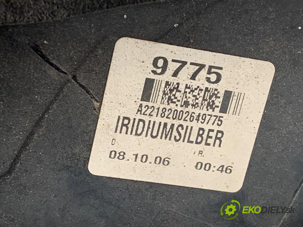 MERCEDES-BENZ W221 sedan 2006 173 kW S 320 CDI (221.022, 221.122) 2987 Svetlo pravy zad A2218200264
