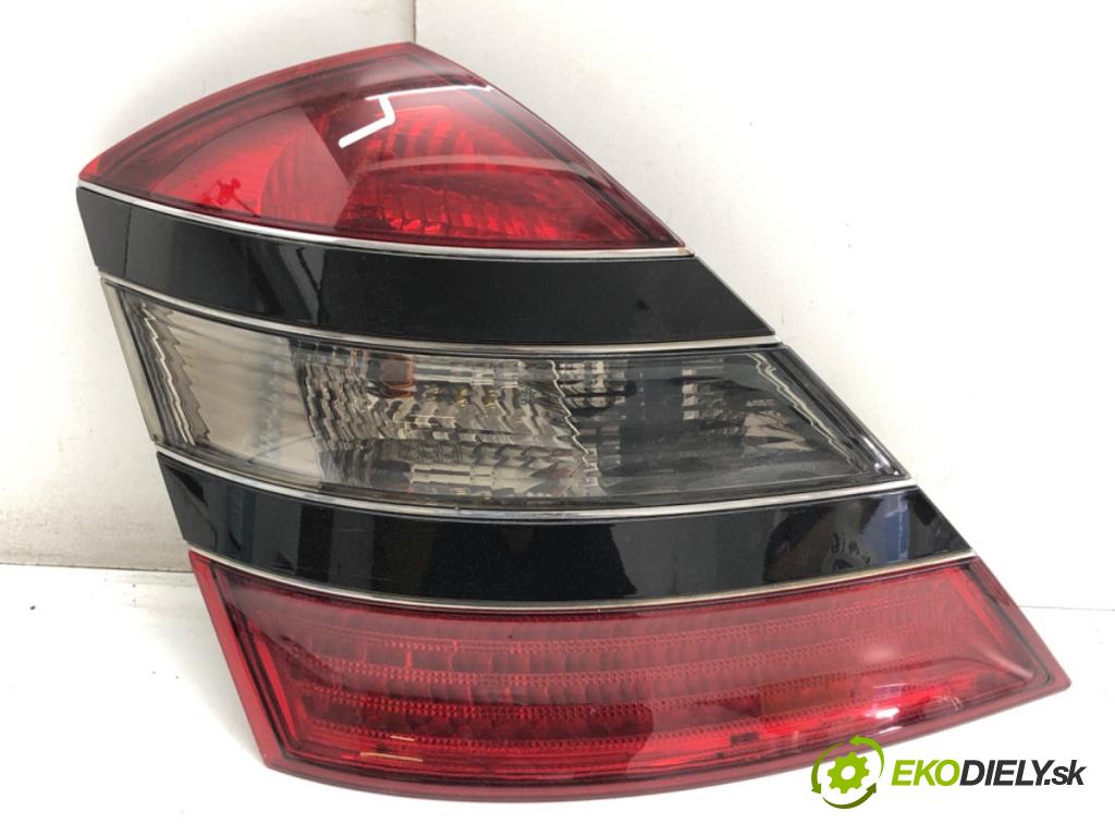 MERCEDES-BENZ W221 sedan 2006 173 kW S 320 CDI (221.022, 221.122) 2987 světlo levý zadní část A2218200164