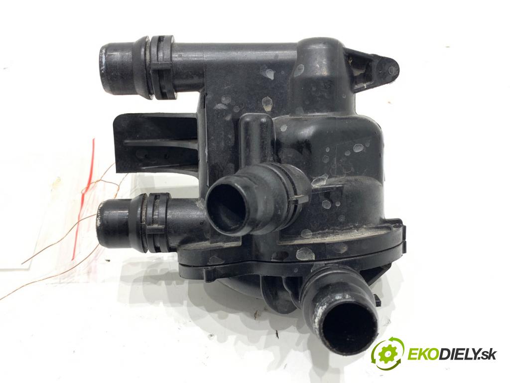 DS DS 7 SUV 2022 133 kW PureTech 180 (J45GFU) 1598 obal termostatu 9843217680 (Pouzdro termostatu)