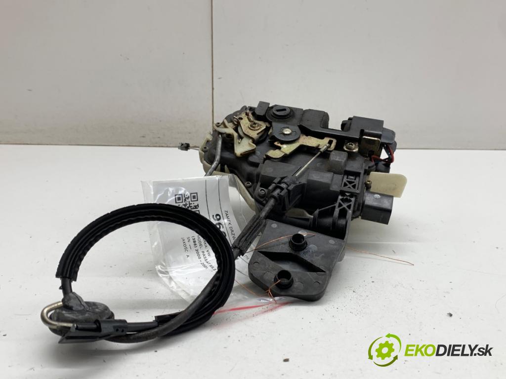 VW PASSAT B5 FL Kombi 2001 74 kW 1.9 TDI 1896 zámok dveře pravý zadní část