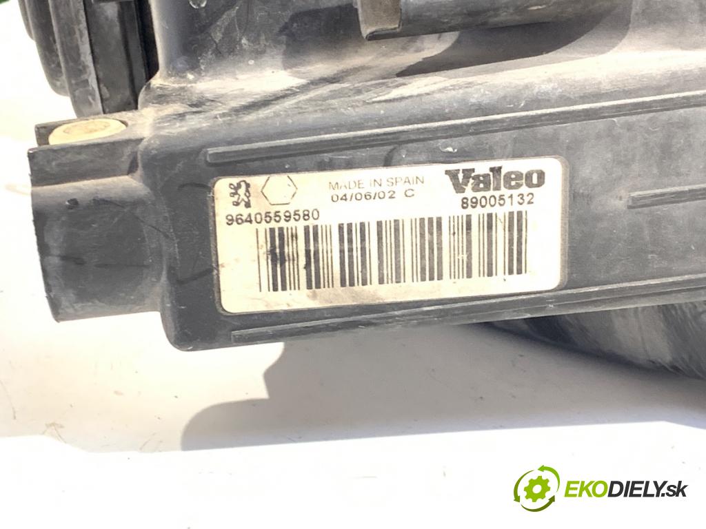 PEUGEOT 206 liftback 2002 66 kW 2.0 HDI 90 1997 Svetlomet ľavy predný 9640559580