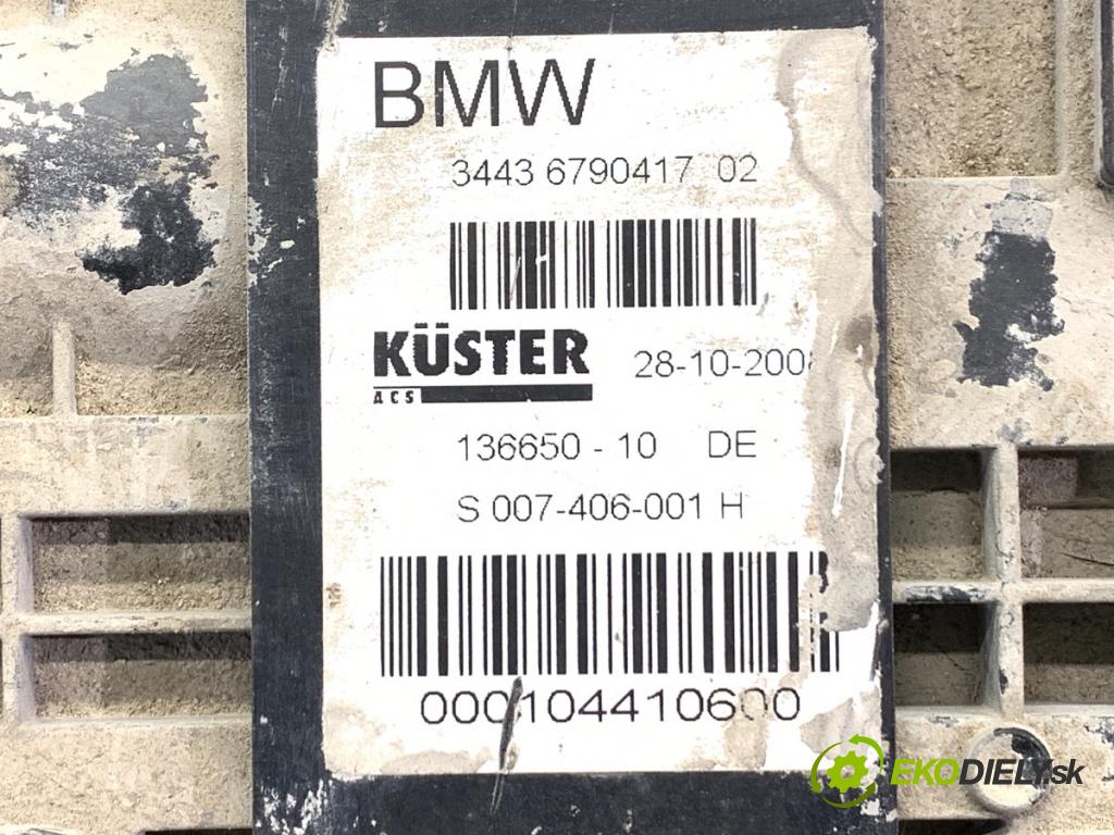BMW F01 sedan 2010 240 kW 740 i, Li 2979 Mechanizmus brzdy ručnej brzdy 6790417 (Ručná brzda)