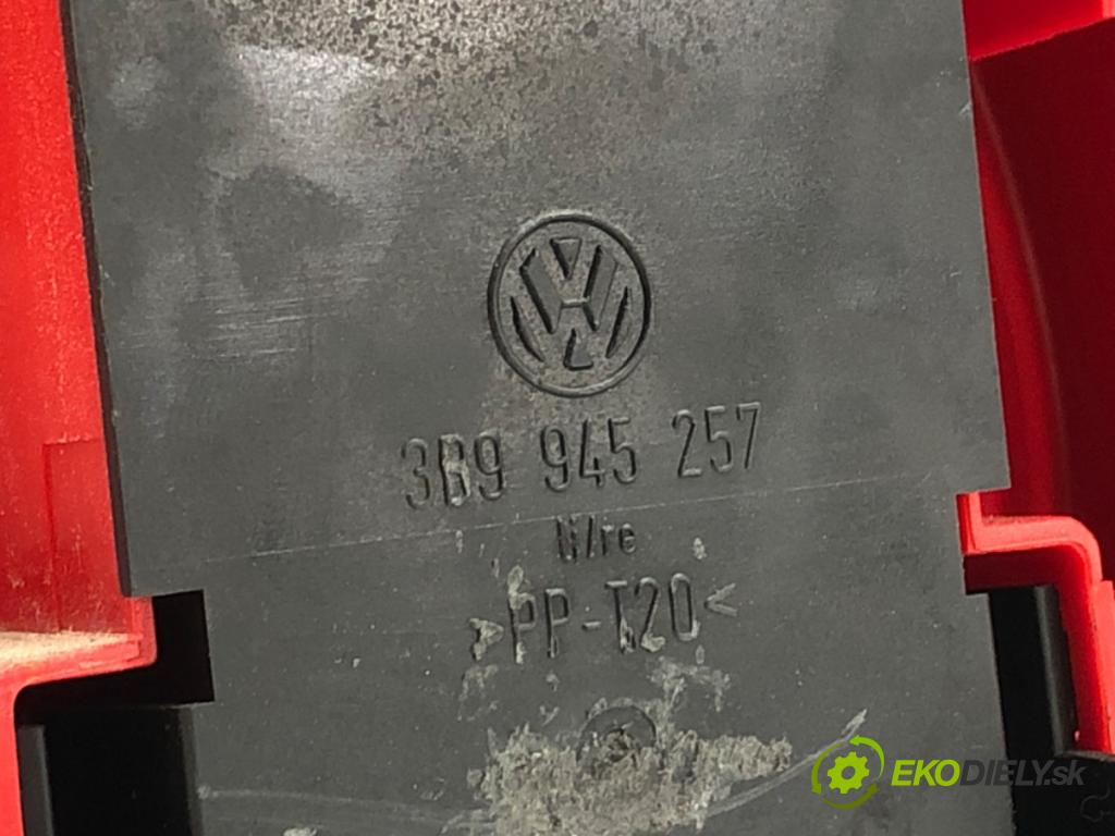 VW PASSAT B5 Kombi 1999 132 kW 2.8 V6 2771 světlo levý zadní část 3B9945257