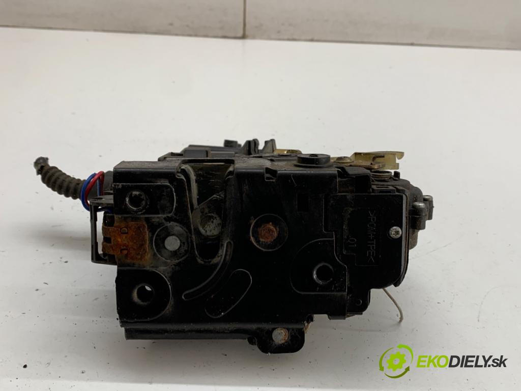 VW PASSAT B5 FL Kombi 2002 96 kW 1.9 TDI 4motion 1896 zámok dveře pravý zadní část 