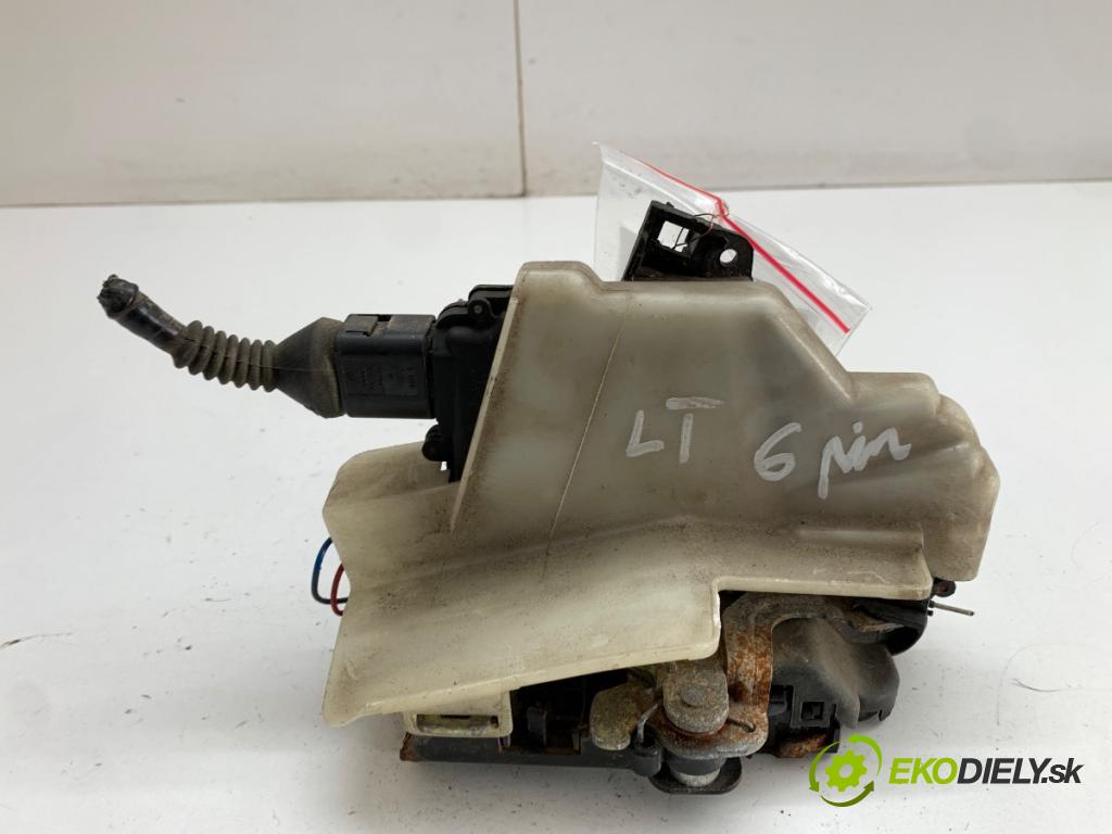 VW PASSAT B5 FL Kombi 2002 96 kW 1.9 TDI 4motion 1896 zámok dveře levý zadní část