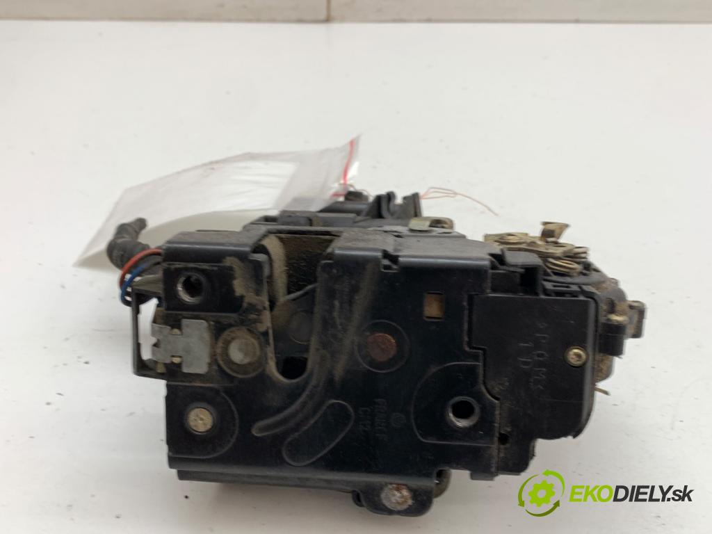 VW PASSAT B5 FL Kombi 2002 96 kW 1.9 TDI 4motion 1896 zámok dveře pravý přední část 