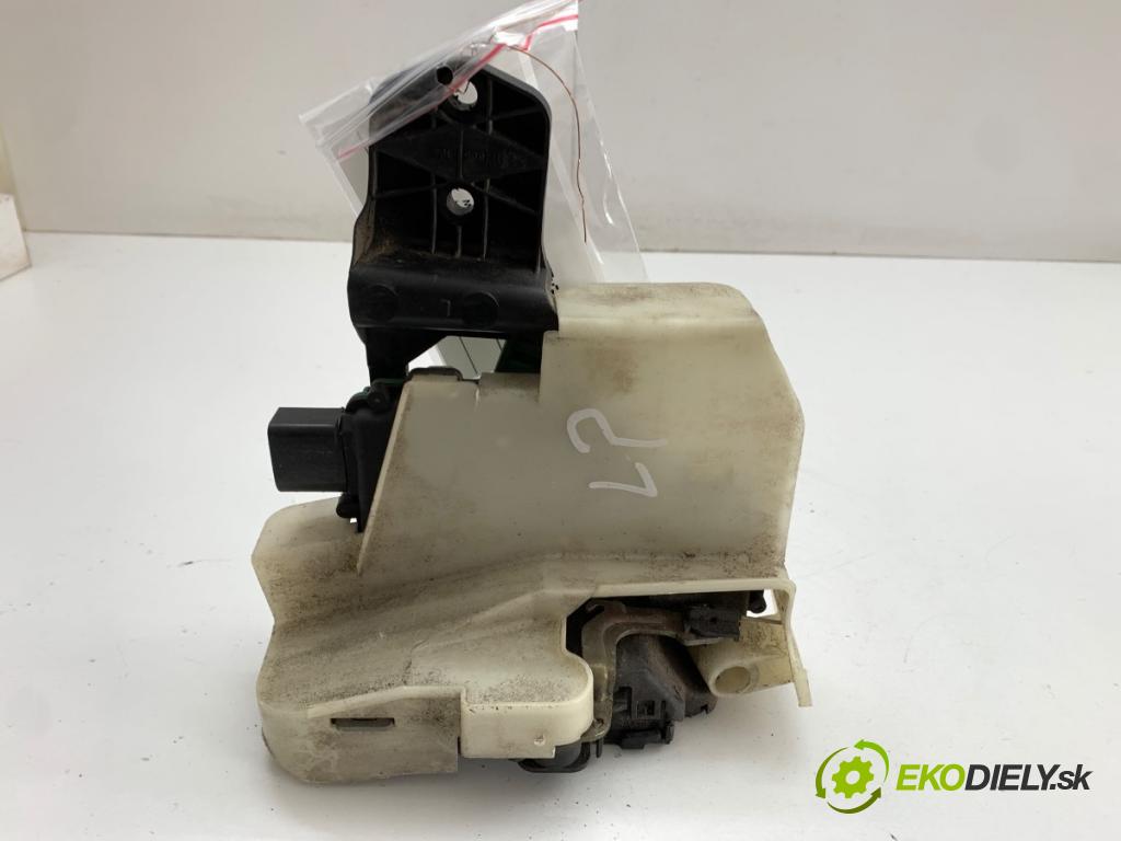 VW PASSAT B5 FL Kombi 2002 96 kW 1.9 TDI 4motion 1896 zámok dveře levý přední část