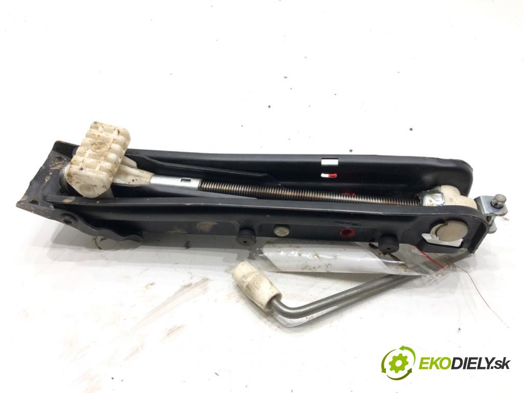 BMW E46 Kombi 2001 100 kW 320 d 1951 ZVEDÁK: - mechanismus 1094911