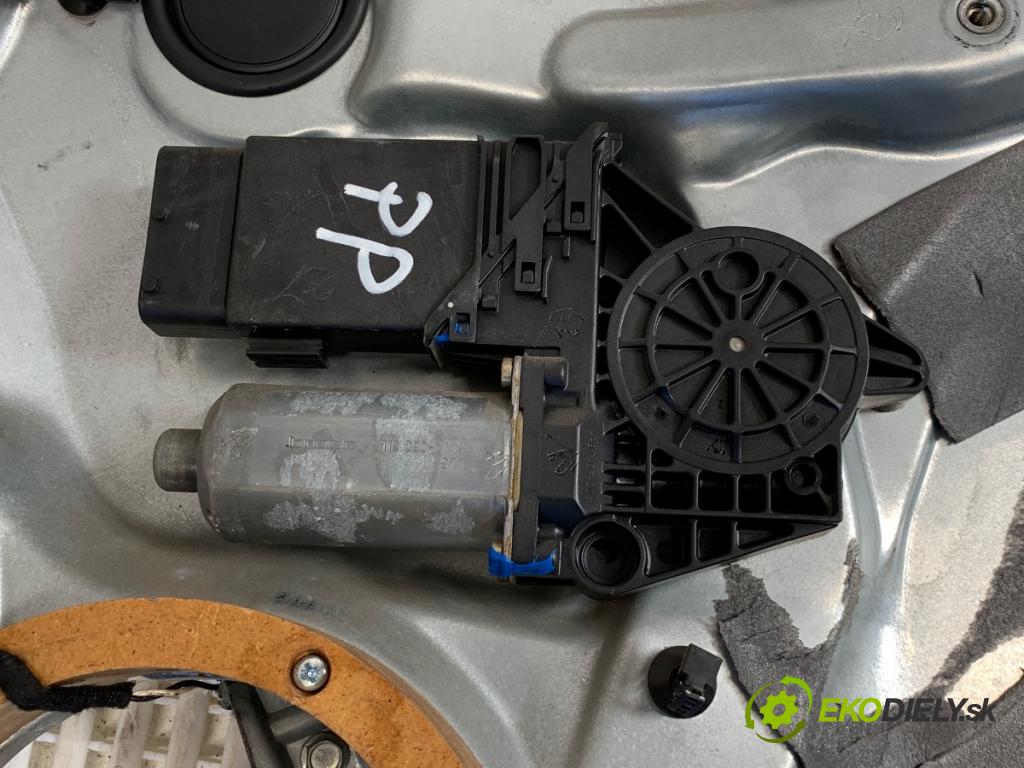 VW PASSAT B5 Kombi 1999 132 kW 2.8 V6 2771 mechanismus okna pravý přední část
