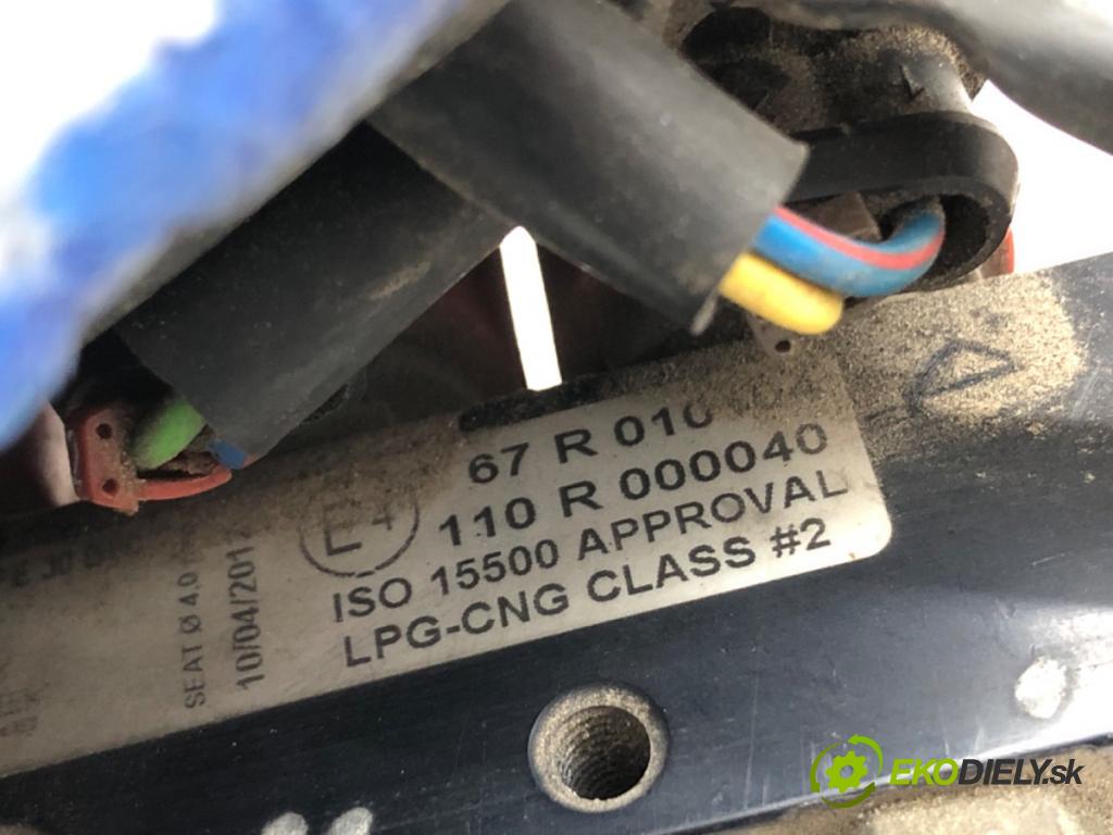 VW PASSAT B5 Kombi 1999 132 kW 2.8 V6 2771 vstřikovač LPG 67R010104
