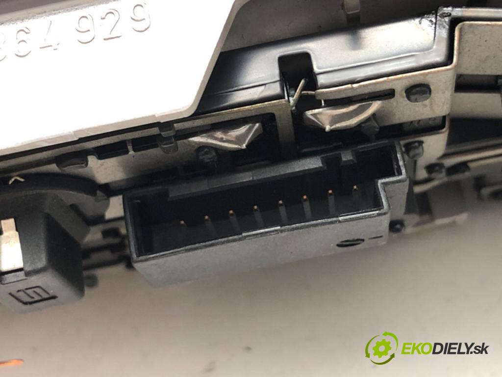 BMW E46 Kombi 2000 135 kW 330 d 2926 světlo stropní 8364929