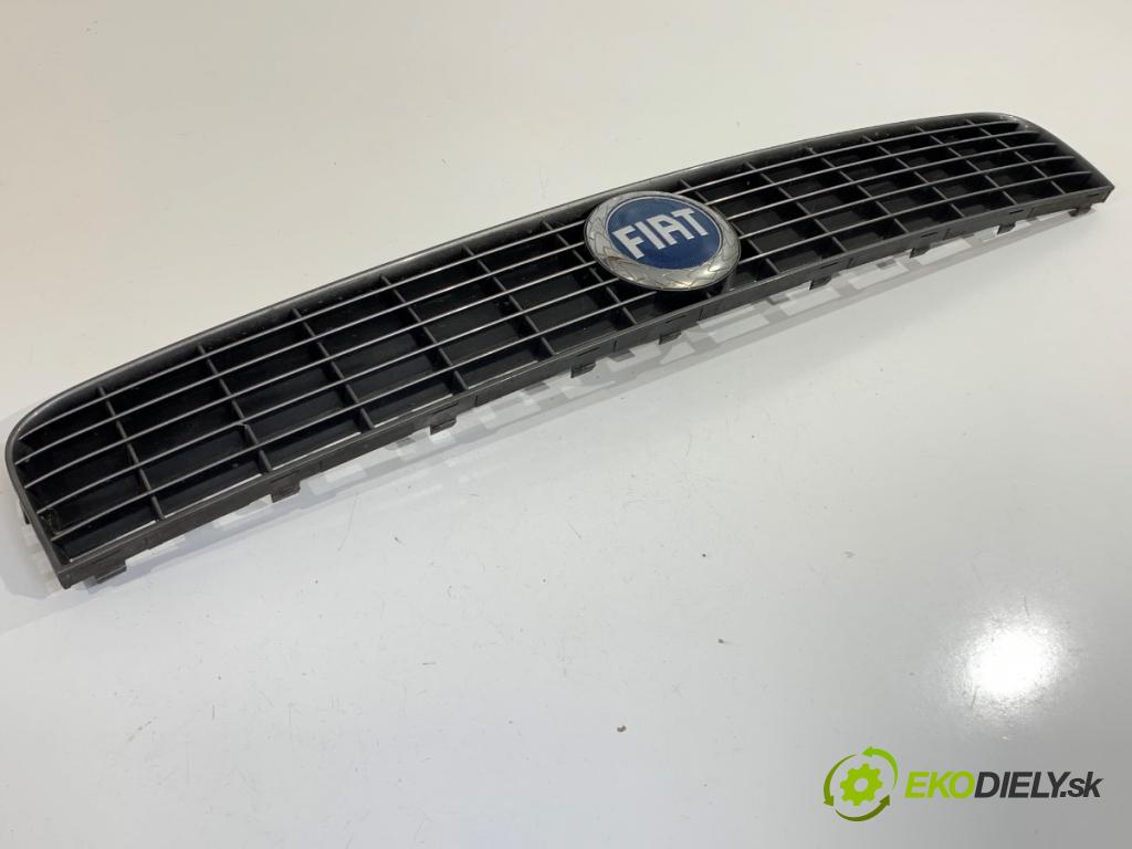 FIAT GRANDE PUNTO liftback 2005 48 kW 1.2 1242 mřížka maska 735335775 (Přední mřížka (maska chladiče))