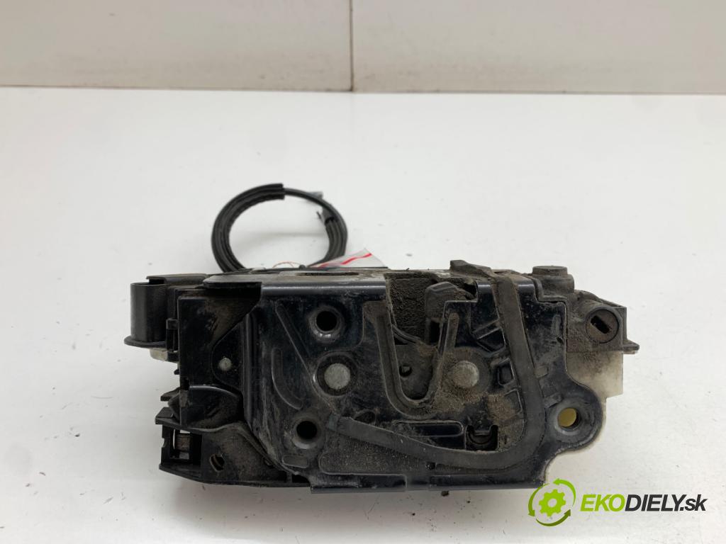 SKODA FABIA II liftback 2012 63 kW 1.4 1390 zámok Dvere pravy zad 5N0839016G