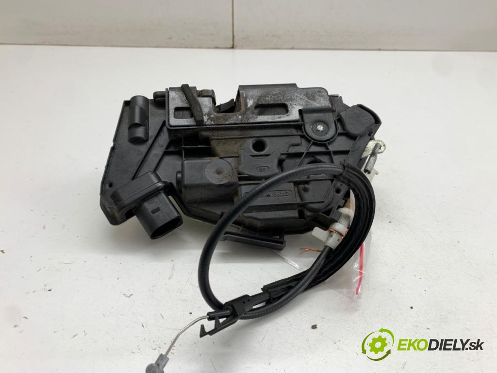 SKODA FABIA II liftback 2012 63 kW 1.4 1390 zámok Dvere pravy predný 5N1837016E