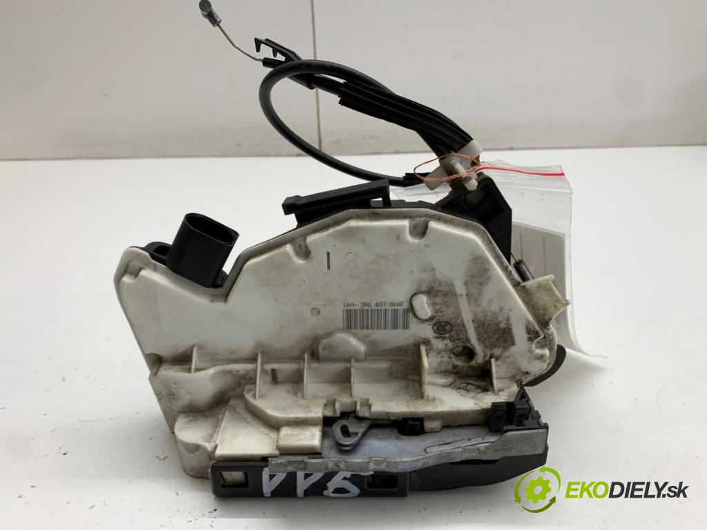 SKODA FABIA II liftback 2012 63 kW 1.4 1390 zámok Dvere pravy predný 5N1837016E