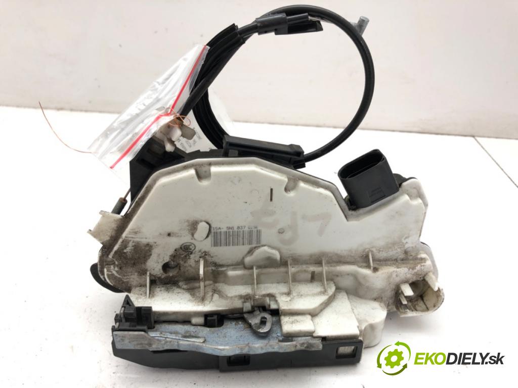 SKODA FABIA II liftback 2012 63 kW 1.4 1390 zámok Dvere ľavy predný 5N1837015E