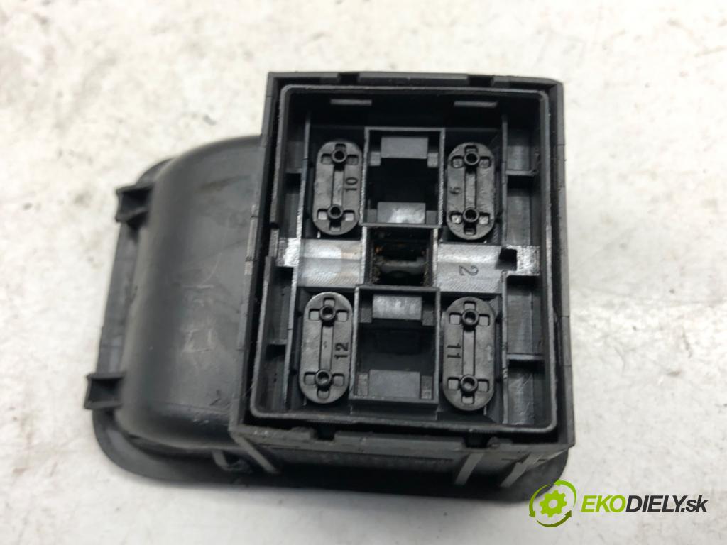 SKODA FABIA II liftback 2012 63 kW 1.4 1390 přepínač oken 5J0867171A (Páčky pod volantem)