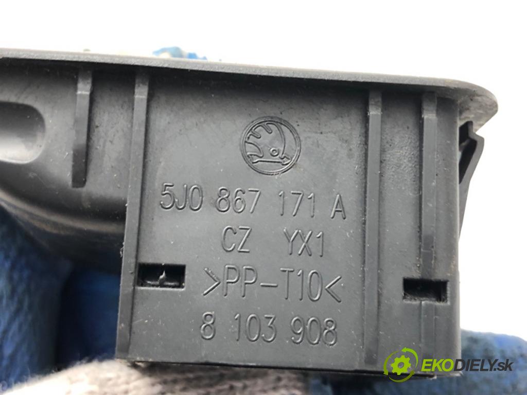SKODA FABIA II liftback 2012 63 kW 1.4 1390 přepínač oken 5J0867171A (Páčky pod volantem)