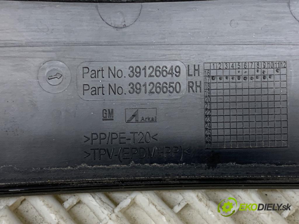 OPEL INSIGNIA B Kombi 2017 121 kW 1.5 (35) 1490 torpédo plast pod čelní okno 39126649 (Plast pod čelním sklem)