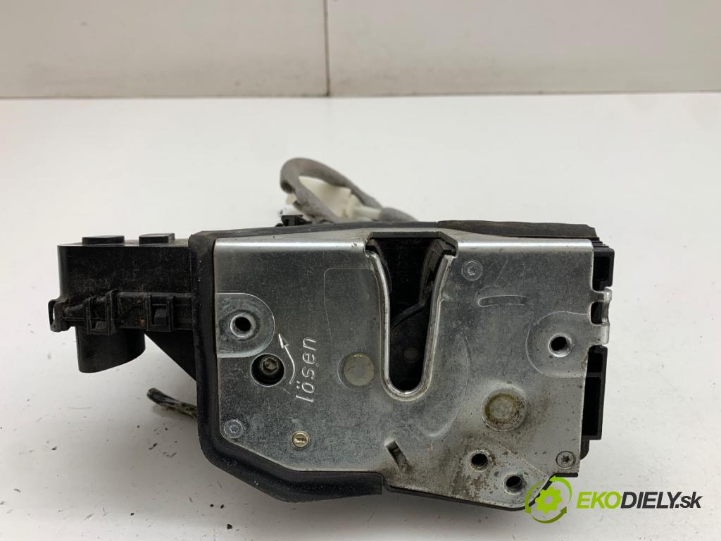 BMW E46 Kombi 2000 135 kW 330 d 2926 zámok Dvere ľavy predný 