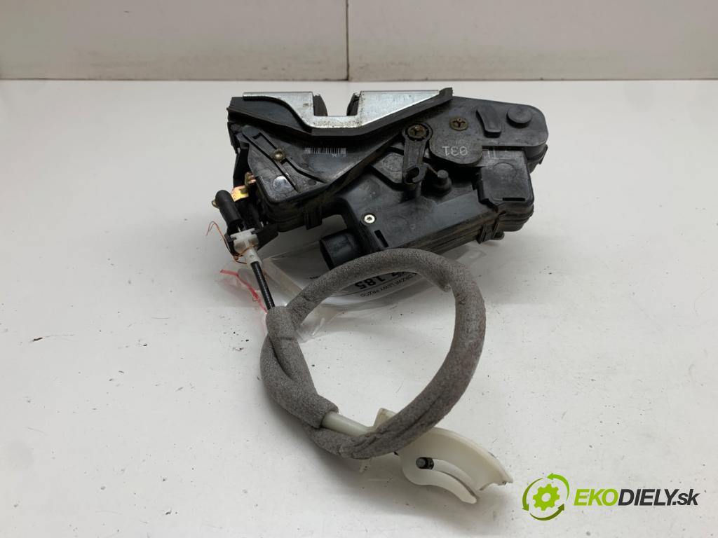 BMW E46 Kombi 2000 135 kW 330 d 2926 zámok Dvere ľavy predný