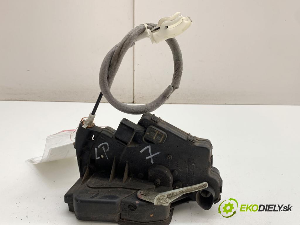 BMW E46 Kombi 2000 135 kW 330 d 2926 zámok Dvere ľavy predný
