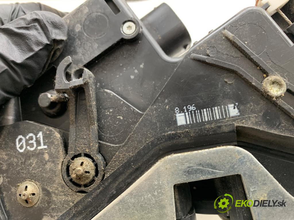 BMW E46 Kombi 2000 135 kW 330 d 2926 zámok Dvere ľavy predný