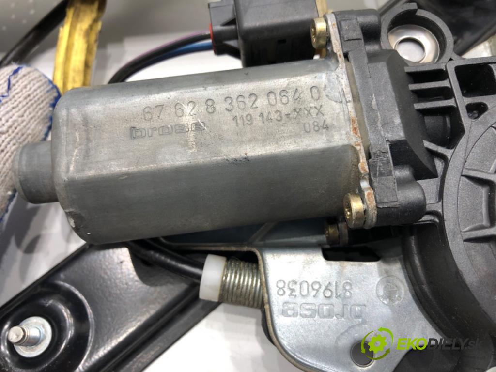 BMW E46 Kombi 2000 135 kW 330 d 2926 mechanismus okna pravý přední část 8362064