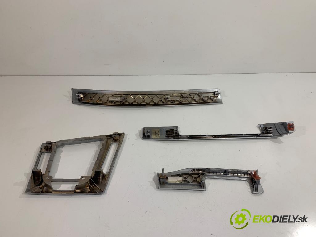 BMW E46 Kombi 2000 135 kW 330 d 2926 lišty kryt 8196103 (Lišta)