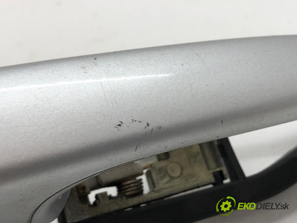 BMW E46 Kombi 2000 135 kW 330 d 2926 klika vnejší levý přední část