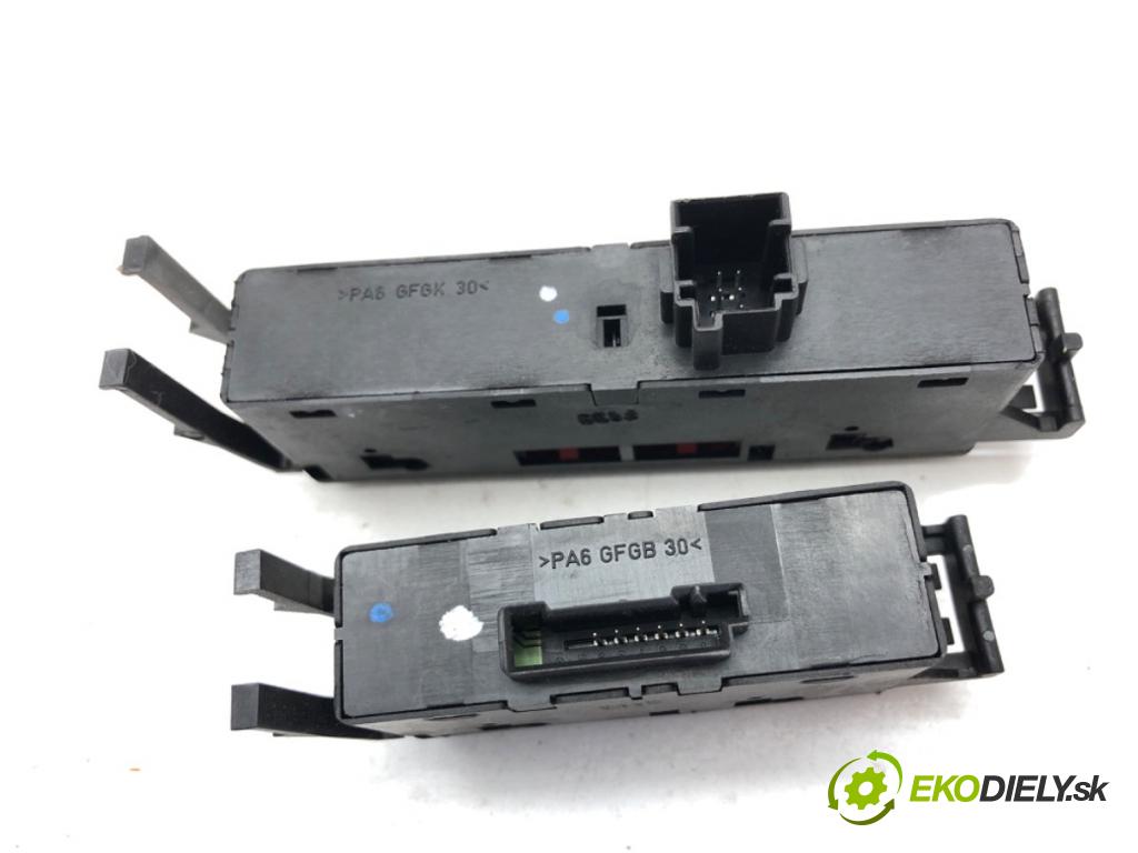 BMW E46 Kombi 2000 135 kW 330 d 2926 přepínač oken 8381514
