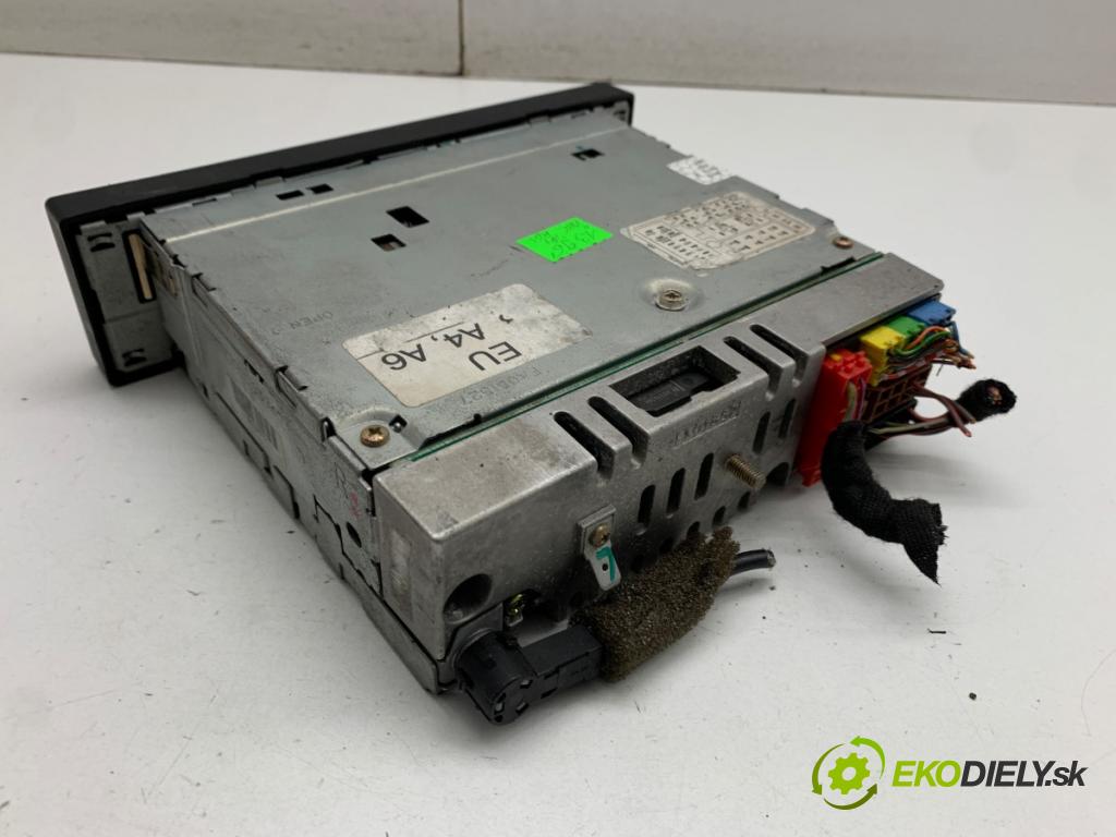 AUDI A6 C5 Kombi 1999 142 kW 2.8 quattro 2771 RADIO 4B0035186B (Audio zariadenie)