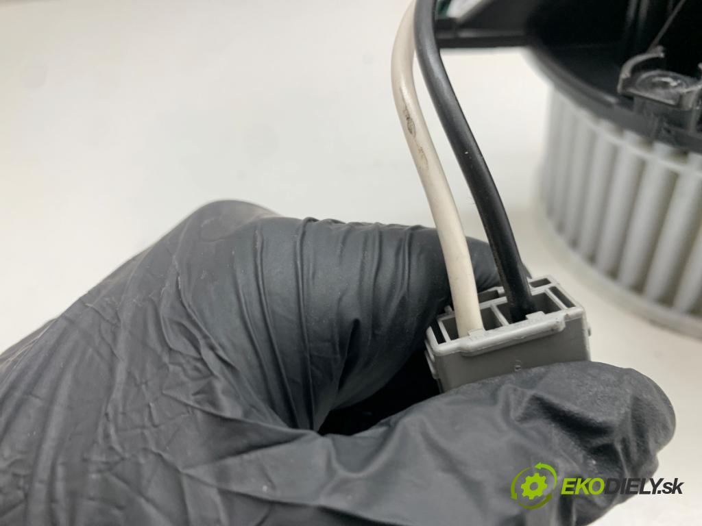 OPEL INSIGNIA B Kombi 2017 121 kW 1.5 (35) 1490 ventilátor kúrenia GP563001
