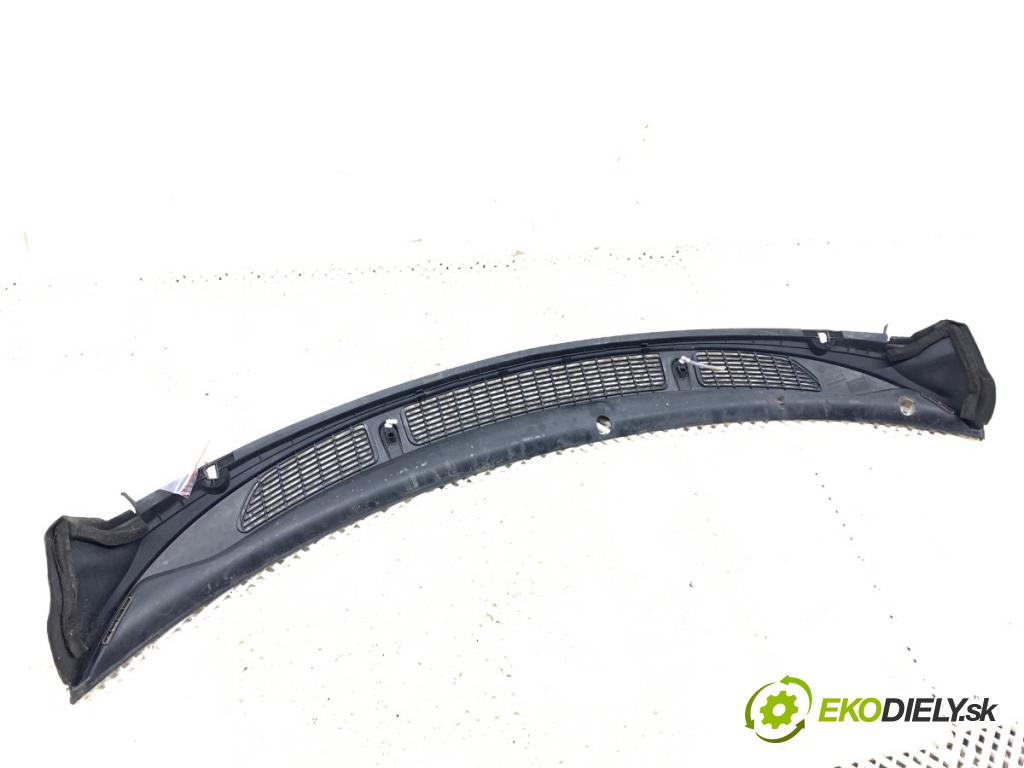 SKODA FABIA II liftback 2012 63 kW 1.4 1390 torpédo plast pod čelní okno 5J1819403A (Plast pod čelním sklem)
