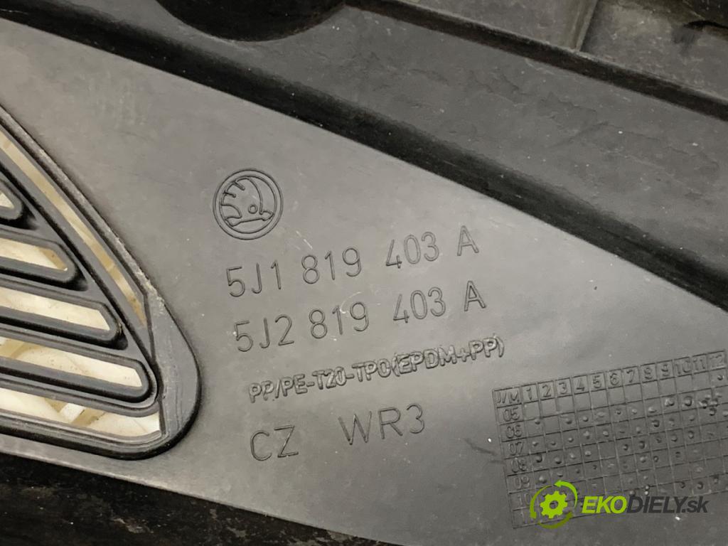 SKODA FABIA II liftback 2012 63 kW 1.4 1390 torpédo plast pod čelní okno 5J1819403A (Plast pod čelním sklem)