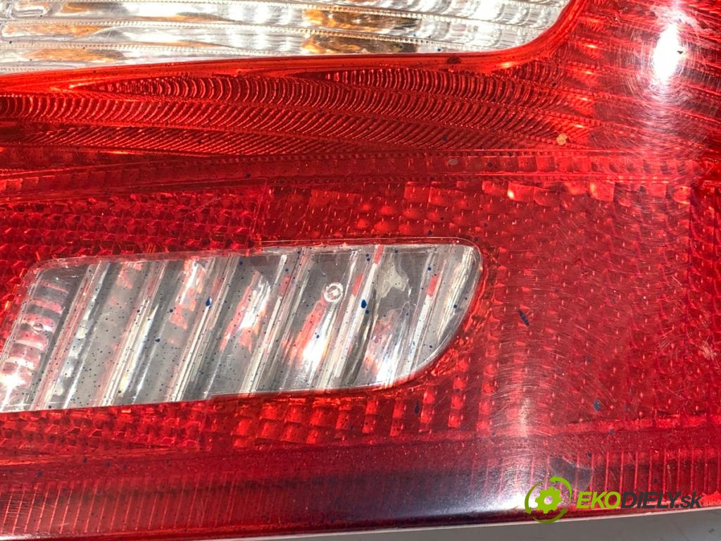SKODA FABIA II liftback 2012 63 kW 1.4 1390 Svetlo pravy zad 5J6945096