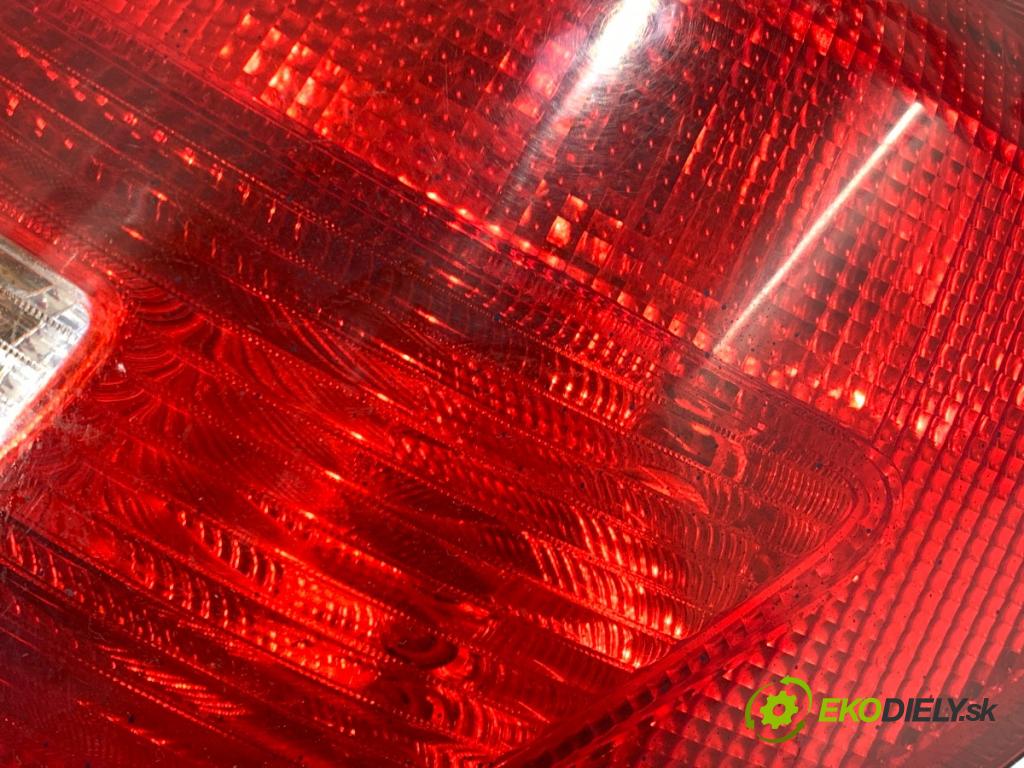 SKODA FABIA II liftback 2012 63 kW 1.4 1390 Svetlo pravy zad 5J6945096