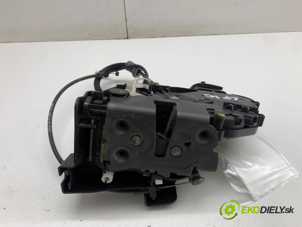 VOLVO S40 II sedan 2004 100 kW 2.0 D 1998 zámok dveře levý přední část 30699787