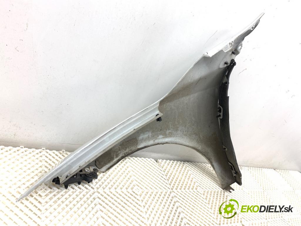 RENAULT MEGANE III liftback 2010 63 kW 1.5 dCi 1461 Blatník pravy predný